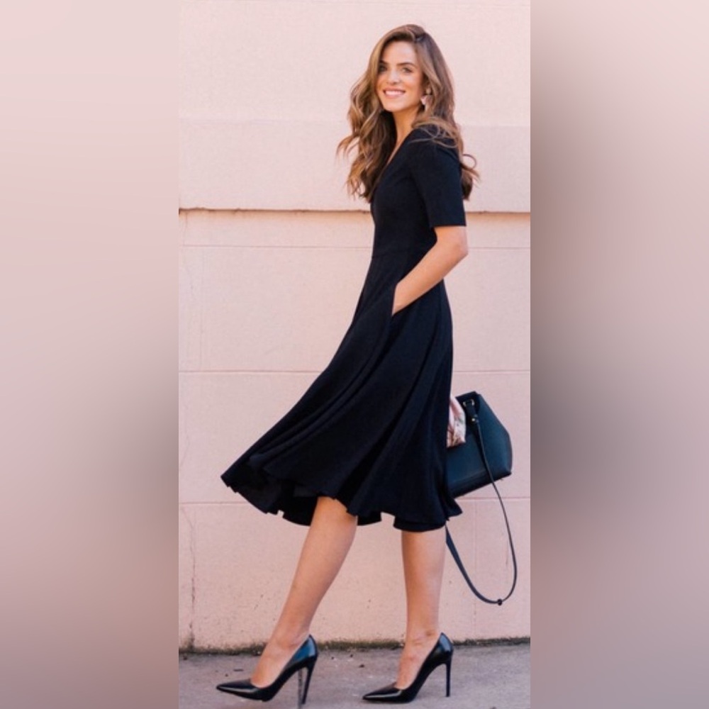 Gal meets glam Edith navy blue dress!